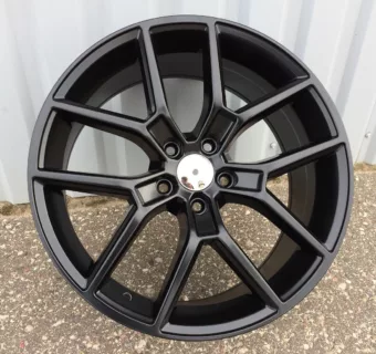 302  ČERNÉ ALU KOLA 18 5x108 Ford Volvo ET45