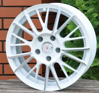 M33 Bíly ALU KOLA 16 5x112 VW Passat Audi A6 ET33